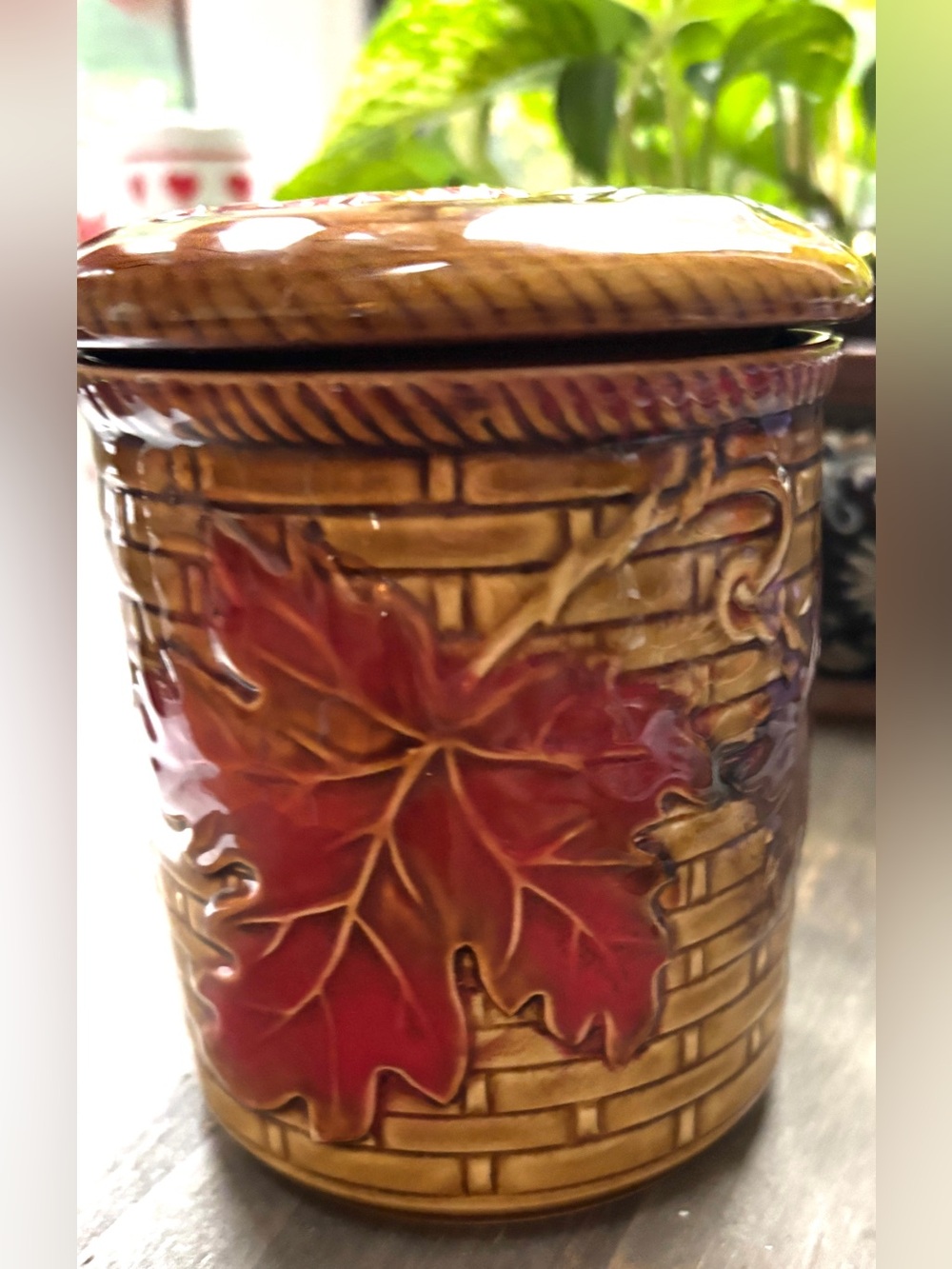 1970's Vintage Leaf and Basket Weave Pattern Sugar Bowel with Lid